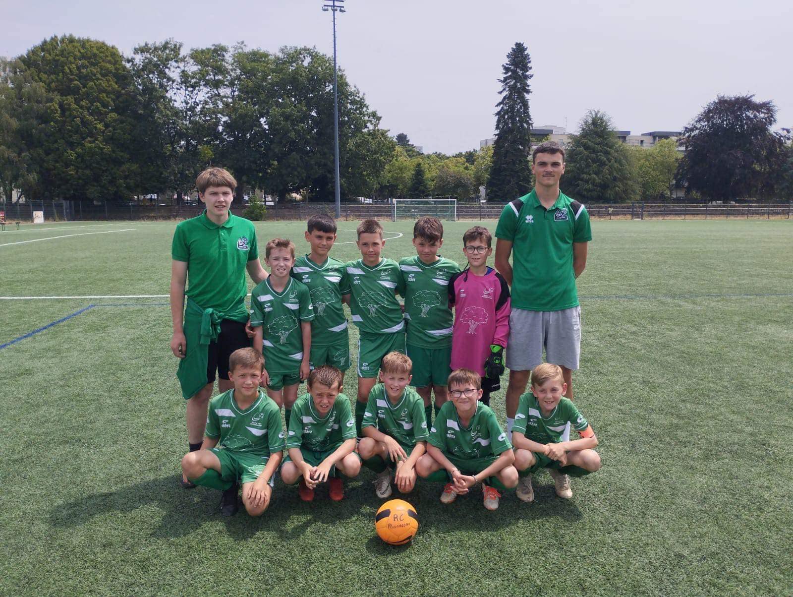 U11-en-vert-en-tournoi-a-Brequigny 2022-2023