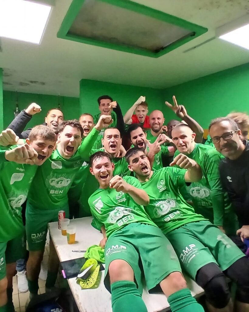 2025-11-09-victoire-1-819x1024 D4 | RC PLOUMAGOAR VS FC YVIAS