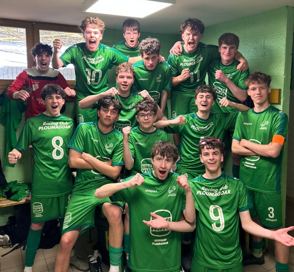 2026-04-04-U17-Victoire-6-1-contre-Trelivan-qualifie-en-quart-de-finale-e1775497058197-1024x949 U17 | Match vs AS Trélivan